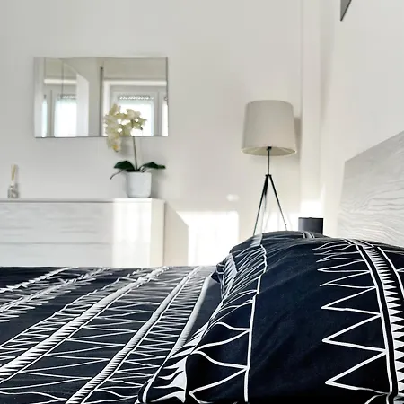 דירה The Lake-side Corner קומו