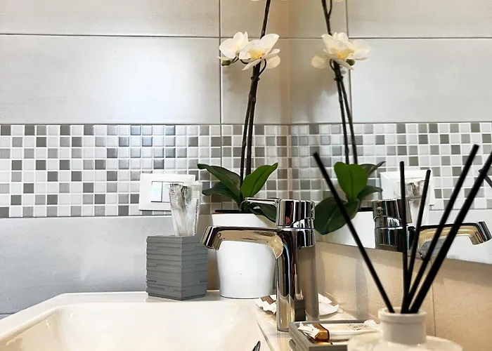 The Lake-side Corner * Como